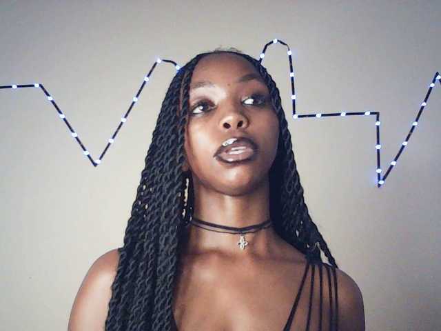 Malaika-Nior's BongaCams show and profile