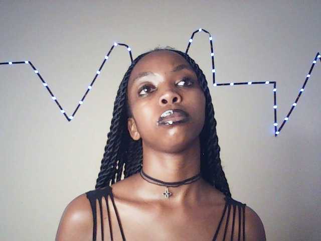 Malaika-Nior's BongaCams show and profile