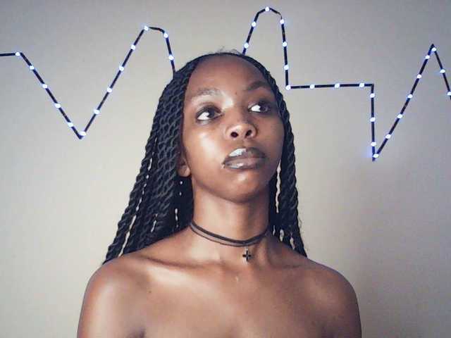 Malaika-Nior's BongaCams show and profile