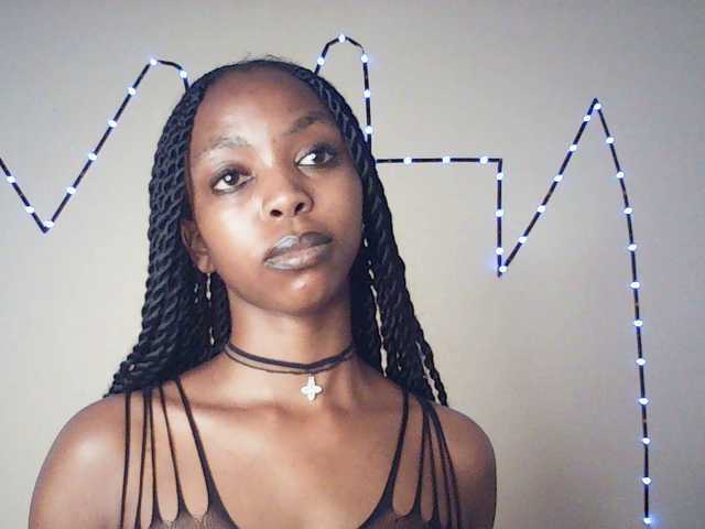 Malaika-Nior's BongaCams show and profile