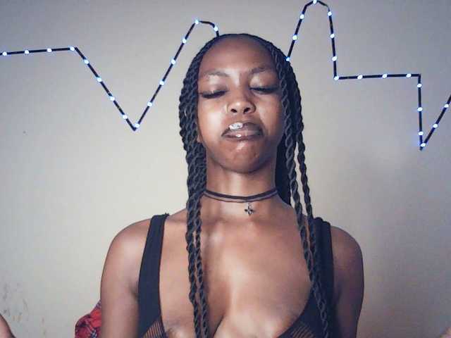 Malaika-Nior's BongaCams show and profile