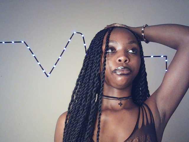 Malaika-Nior's BongaCams show and profile