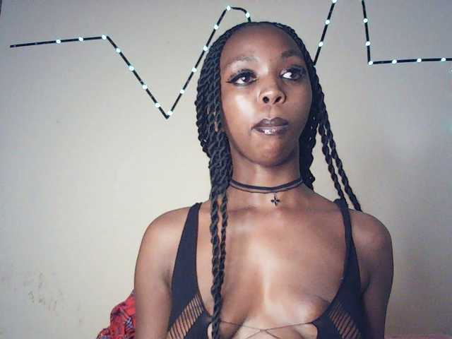 Malaika-Nior's BongaCams show and profile