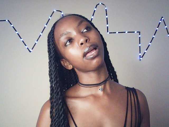 Malaika-Nior's BongaCams show and profile