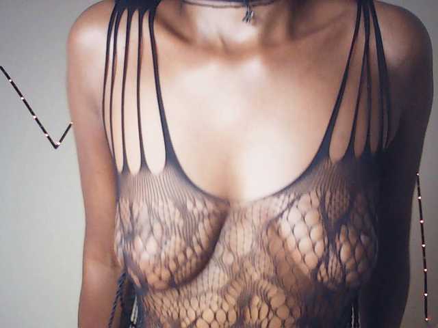 Malaika-Nior's BongaCams show and profile