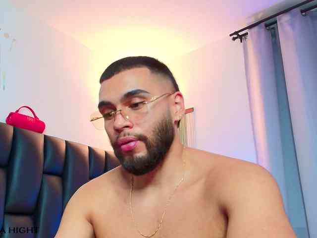 ThiagoHunk Sex Cam Show