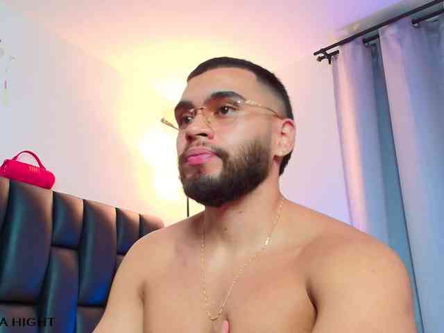 ThiagoHunk Sex Cam Show