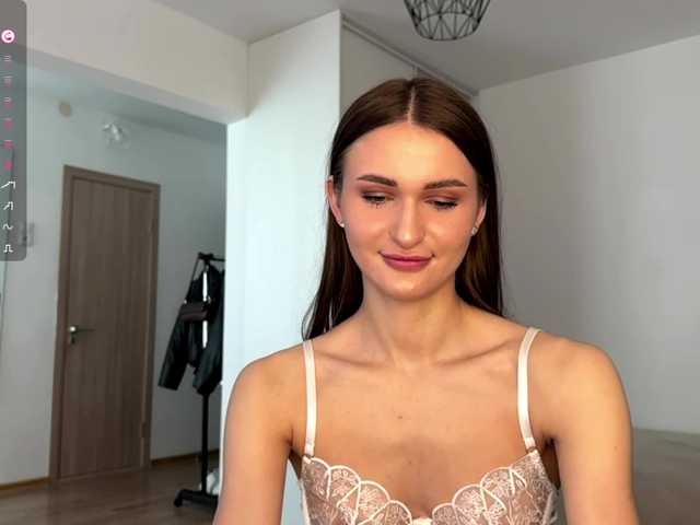 LauraMondella live cam on BongaCams