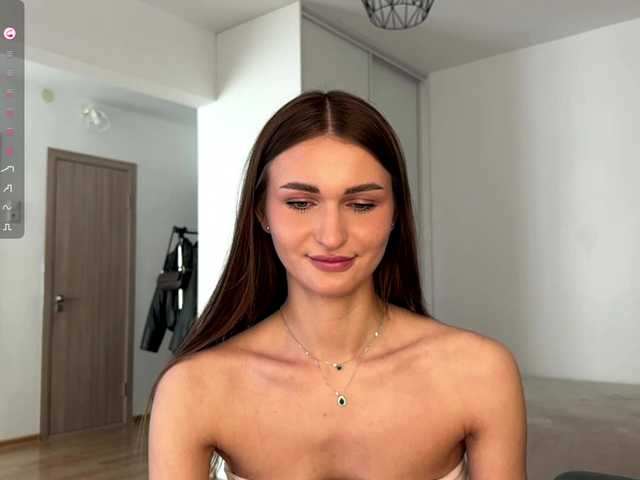 LauraMondella live cam on BongaCams