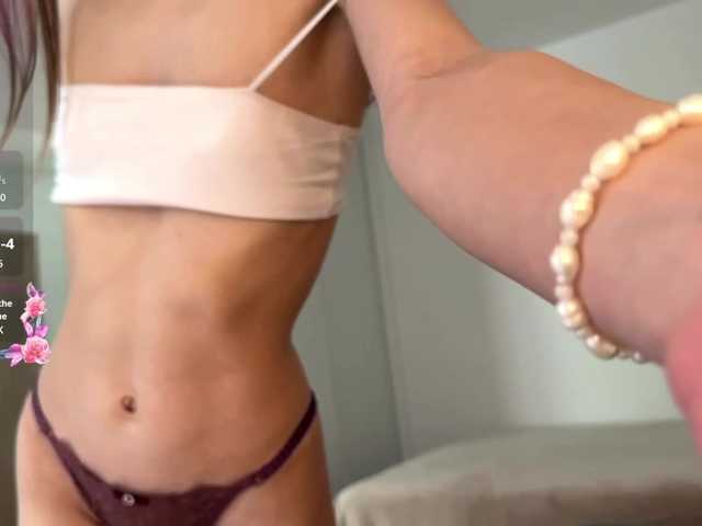 LauraMondella live cam on BongaCams