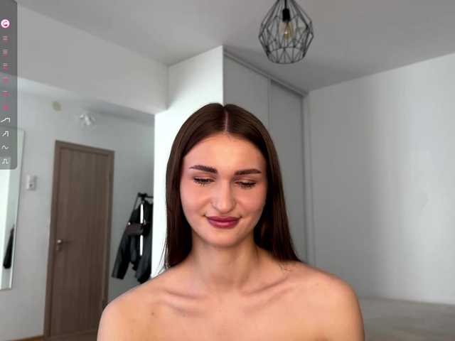 LauraMondella live cam on BongaCams