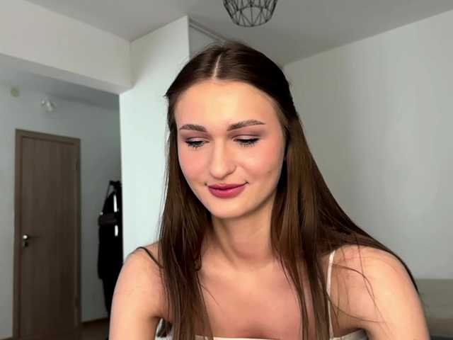 LauraMondella live cam on BongaCams