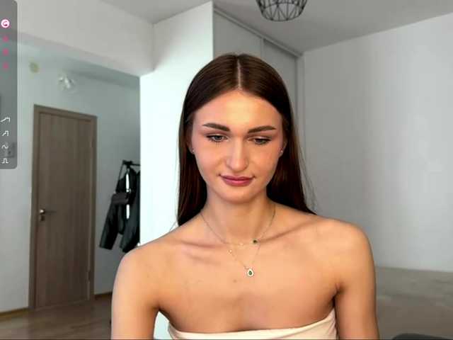 LauraMondella live cam on BongaCams