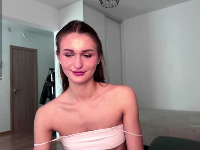 LauraMondella live cam on BongaCams
