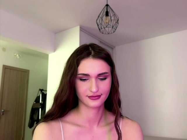 LauraMondella live cam on BongaCams
