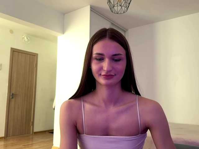 LauraMondella live cam on BongaCams