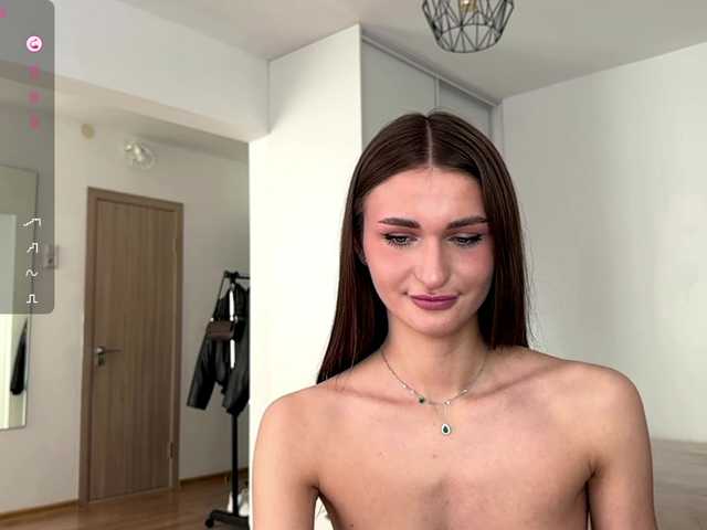 LauraMondella live webcam show