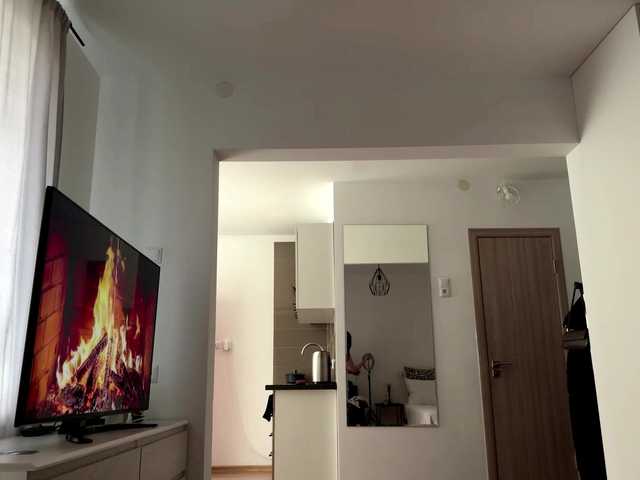  LauraMondella chat room