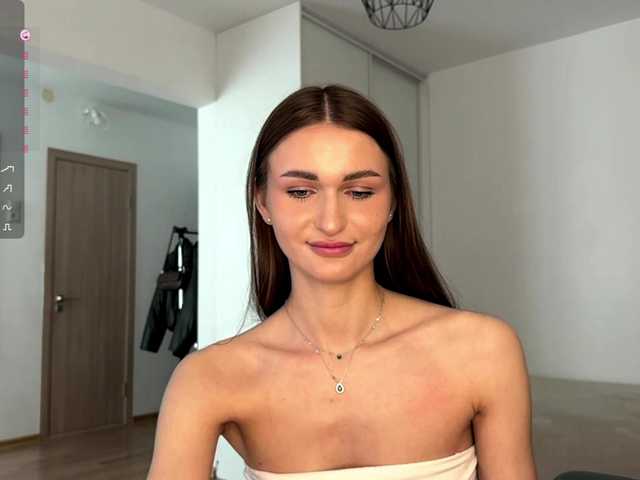 LauraMondella live cam on BongaCams