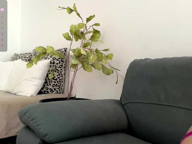 LauraMondella live cam on BongaCams