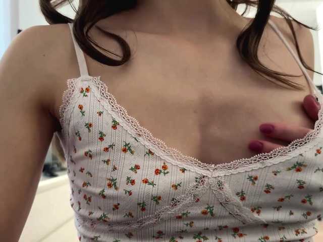  LauraMondella chat room