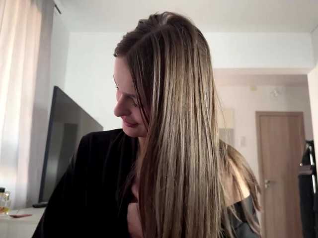 LauraMondella chat room
