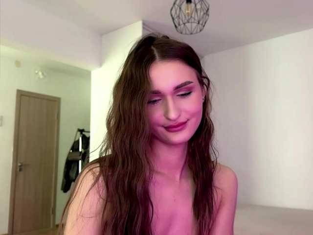 LauraMondella live cam preview