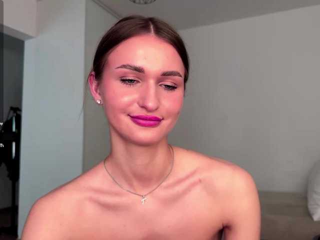 LauraMondella live cam on BongaCams