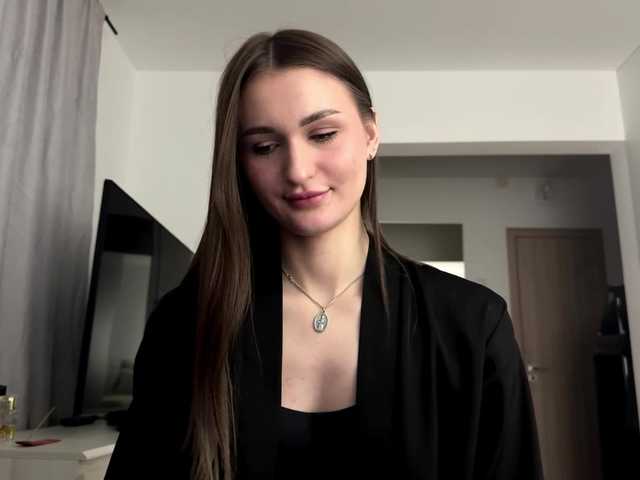  LauraMondella chat room