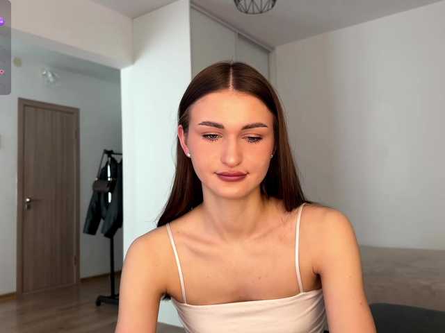 LauraMondella live cam on BongaCams