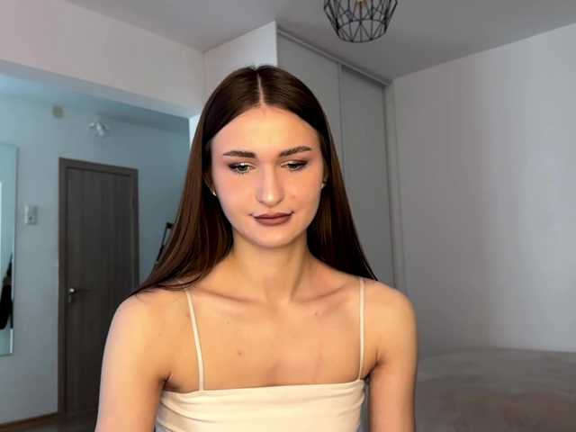 LauraMondella live cam on BongaCams