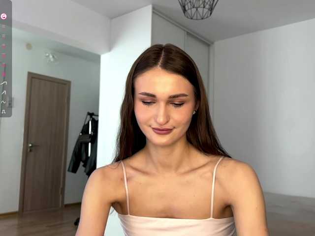 LauraMondella live cam on BongaCams
