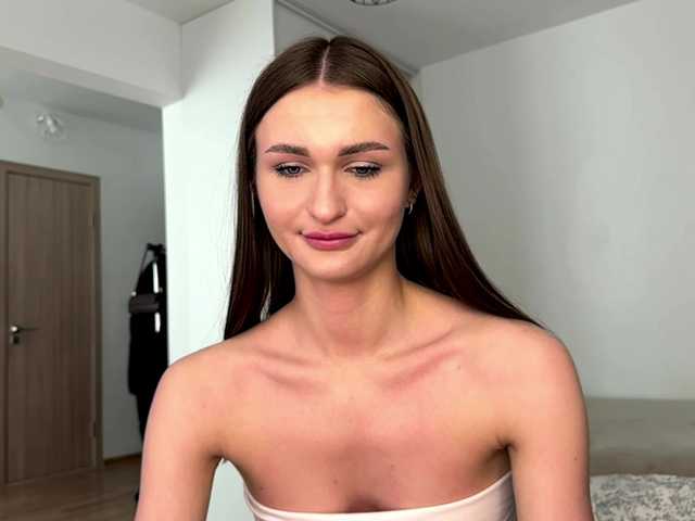 LauraMondella live cam on BongaCams