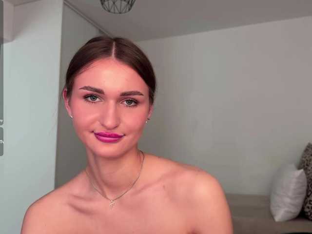 LauraMondella live cam on BongaCams