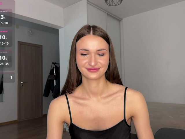 LauraMondella live cam on BongaCams