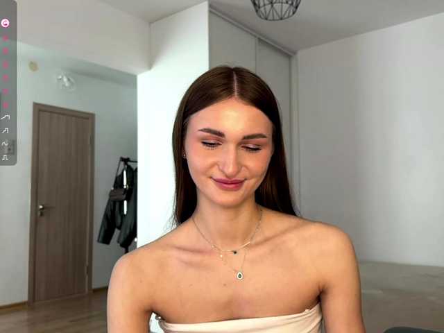 LauraMondella live cam on BongaCams
