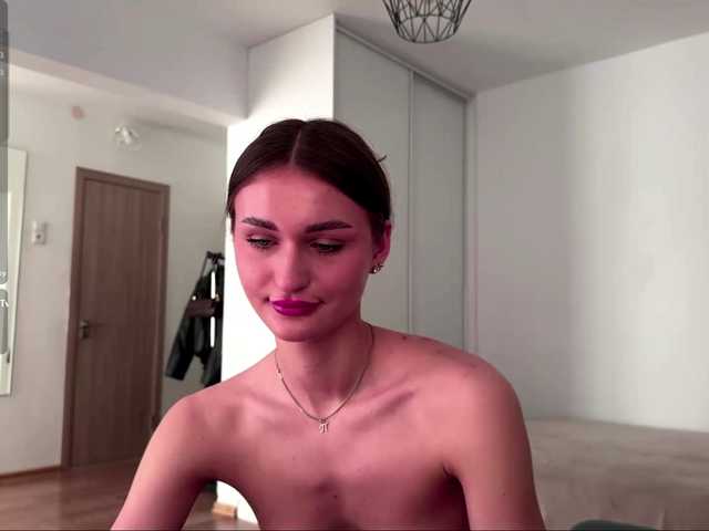 LauraMondella live cam on BongaCams