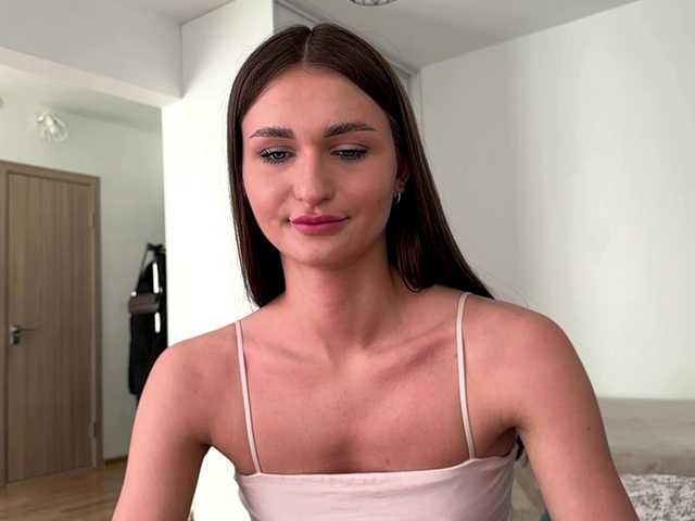 LauraMondella live cam on BongaCams