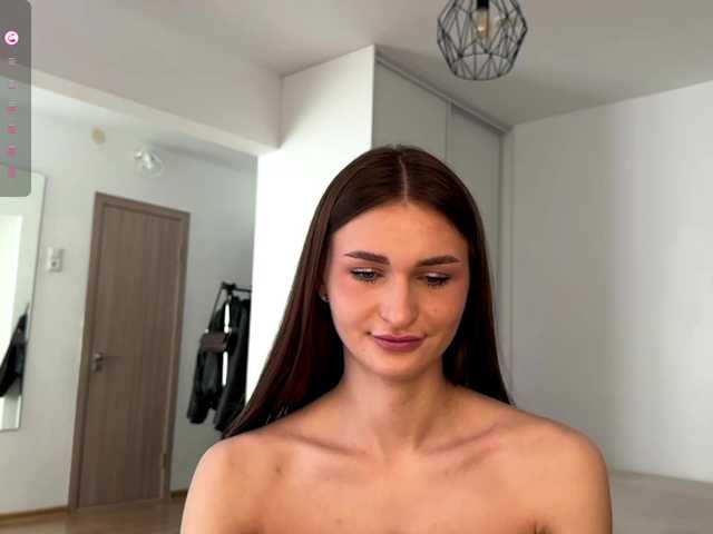 LauraMondella live cam on BongaCams