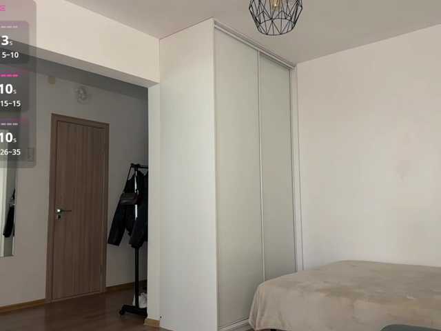 LauraMondella live cam on BongaCams