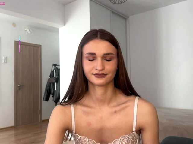 LauraMondella live cam on BongaCams