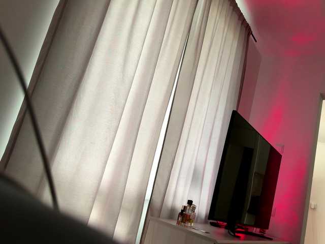  LauraMondella chat room