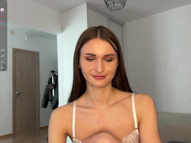 LauraMondella live cam on BongaCams