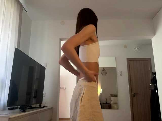 LauraMondella's BongaCams show and profile