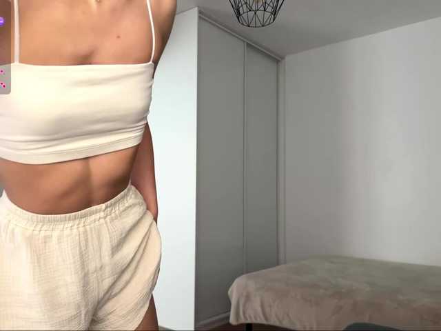 LauraMondella live cam on BongaCams