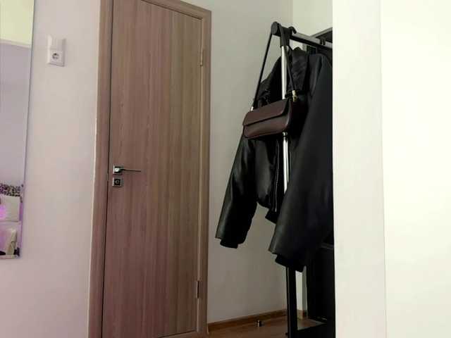 LauraMondella live cam preview
