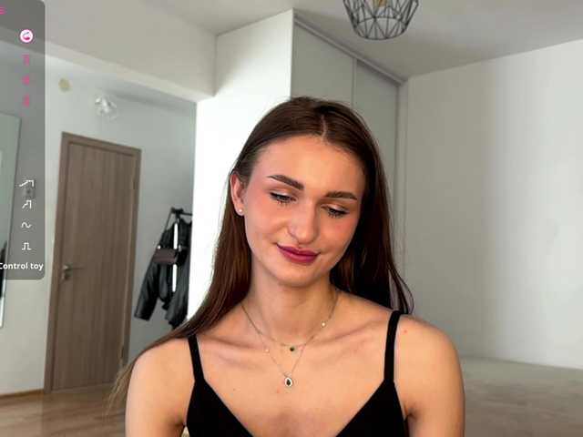 LauraMondella live cam on BongaCams