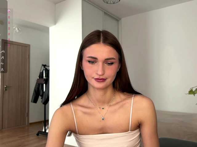 LauraMondella live cam on BongaCams