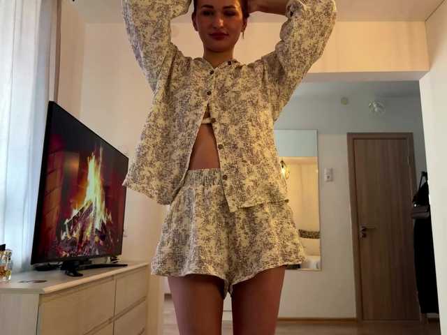 LauraMondella's BongaCams show and profile