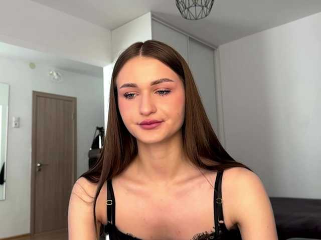 LauraMondella live cam on BongaCams
